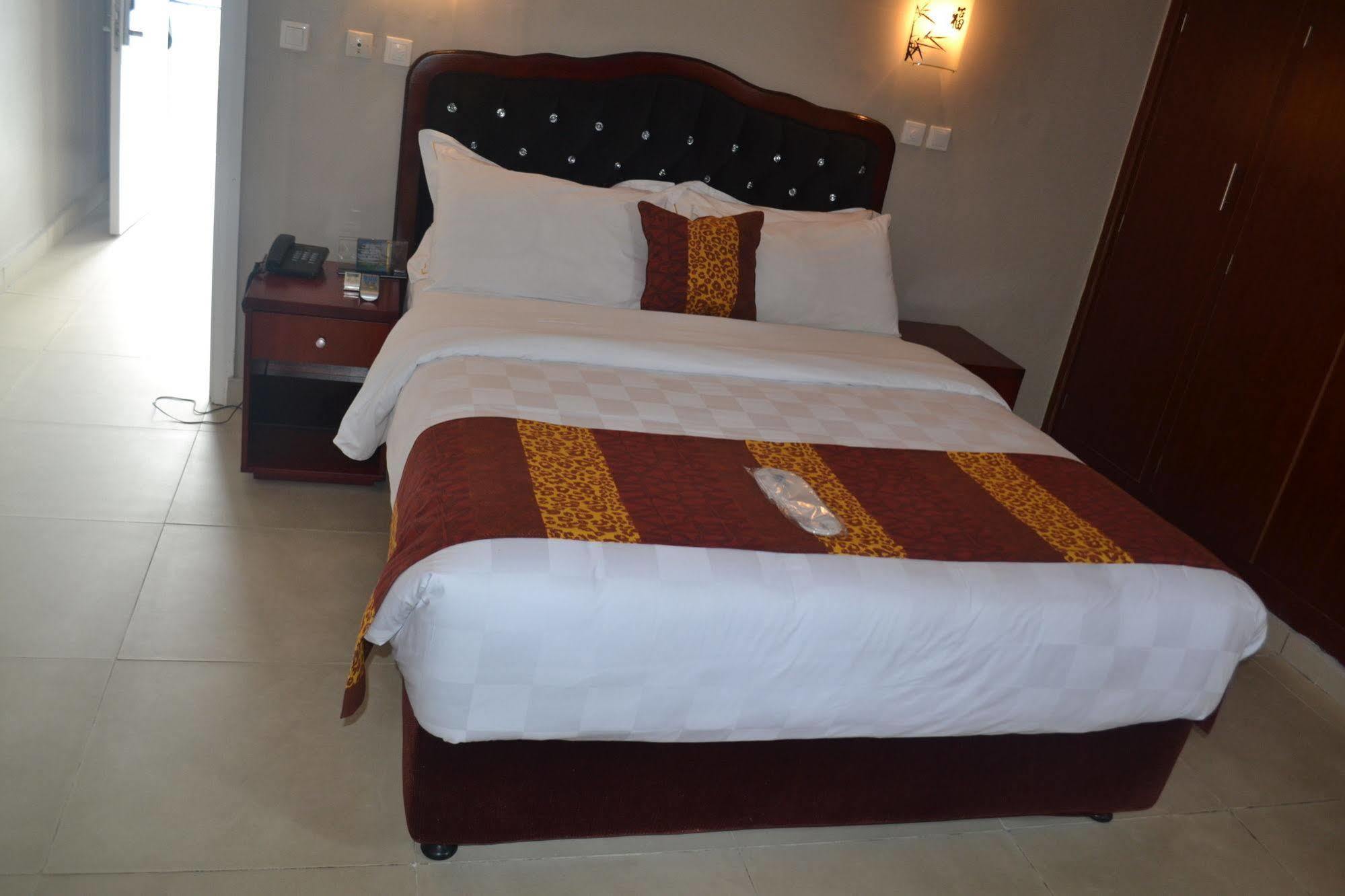 Hotel La Falaise Bonanjo ドゥアラ エクステリア 写真
